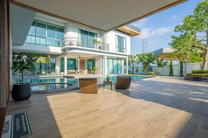 property-dpgermanthai-houses-for-sale-pattaya-50-100-million-baht-grand-villa-02